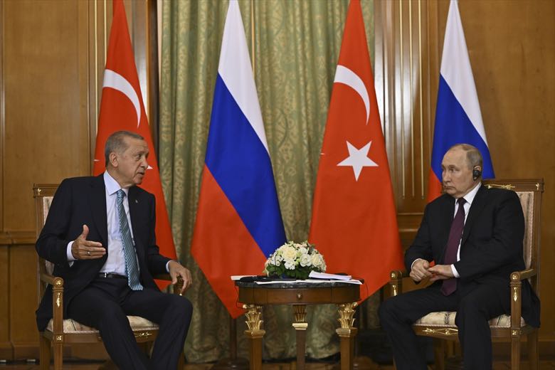 Putin ile Erdoğan arasındaki görüşme başladı