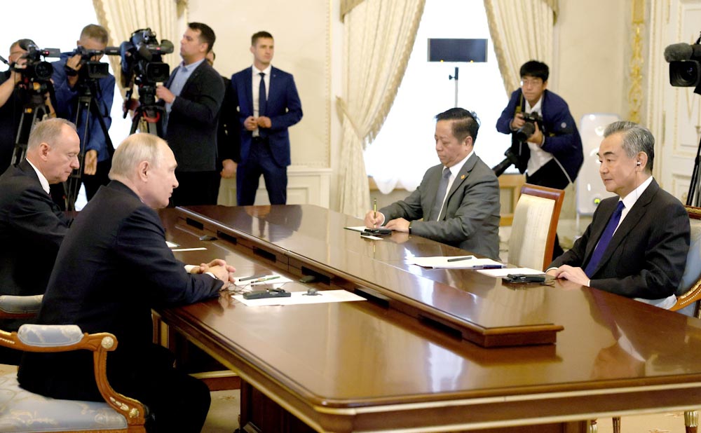 Putin&#8217;den, Çin&#8217;e &#8220;tek kutuplu hegemonyaya direnme&#8221; çağrısı