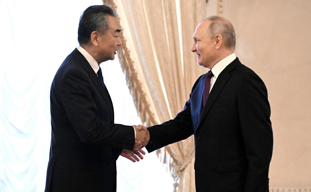 Putin&#8217;den, Çin&#8217;e &#8220;tek kutuplu hegemonyaya direnme&#8221; çağrısı